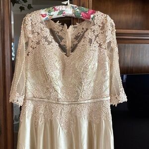 A- line V-neck 3/4 Sleeves Appliqués Lace Satin Mother of the Bride Dress#DM0043